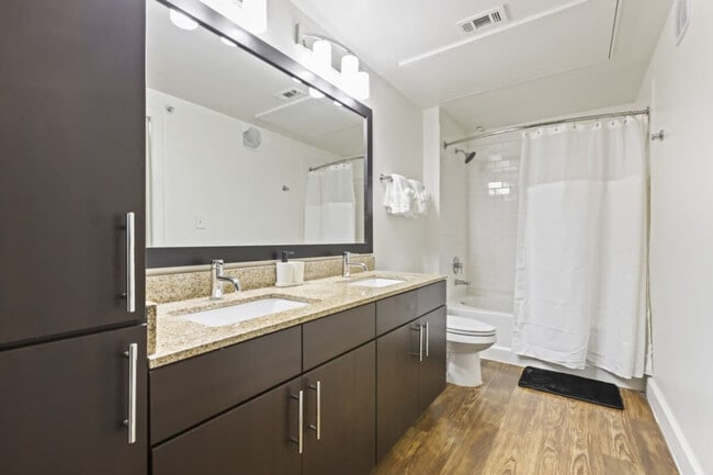 Building Photo - 5725 Town and Country Blvd