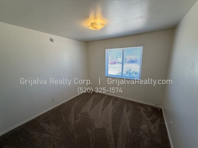 Building Photo - 6850 E Lurlene Dr