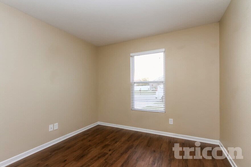 Building Photo - 1615 Blue Grass Pkwy