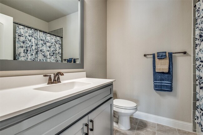 Building Photo - 11112 Lacey Oak Ridge