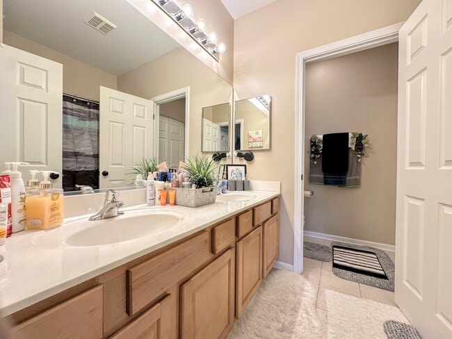 Building Photo - 2913 Concord Ln