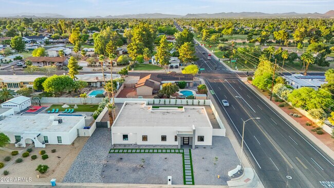 Building Photo - 5540 E Dahlia Dr