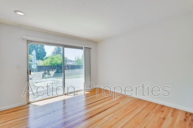 Building Photo - 350 Chesley Ave