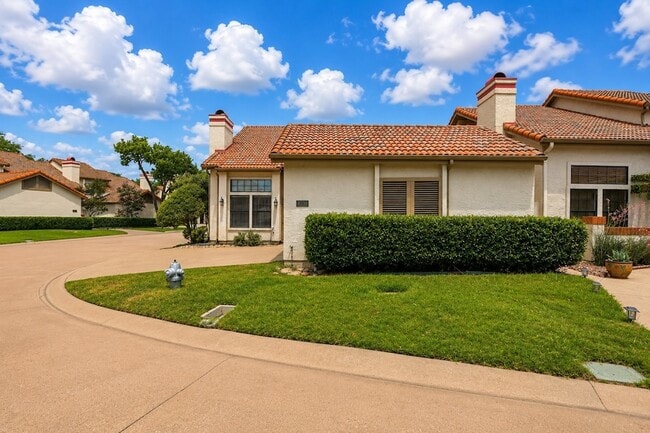 Building Photo - 608 Fiesta Cir