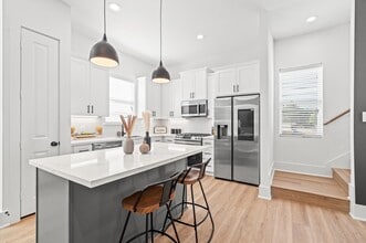 Building Photo - 5208 Pine Tree Dr