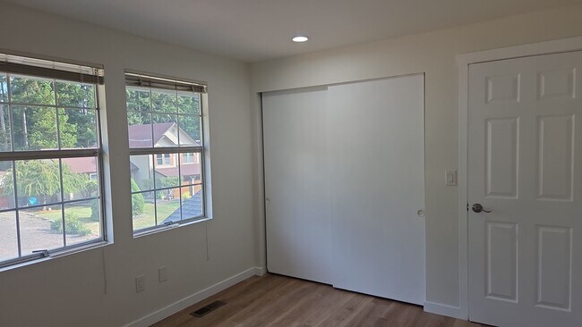 Building Photo - 10242 Ashley Cir NW