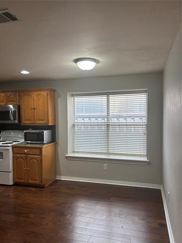 Building Photo - 1332 W Branch Hollow Dr