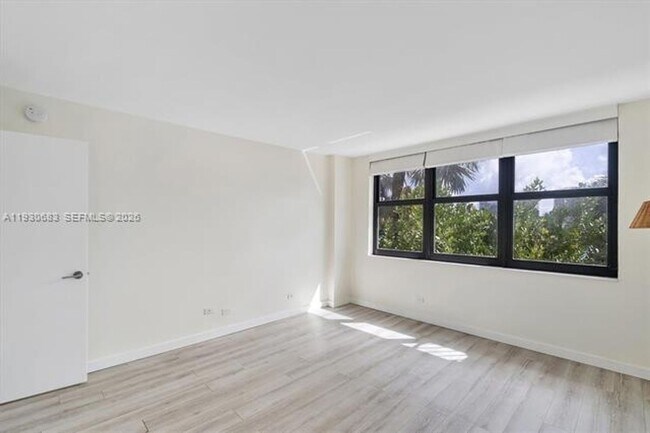 Building Photo - 10101 E Bay Harbor Dr