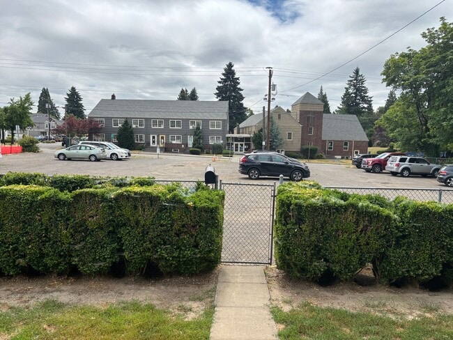 Building Photo - Historic Milwaukie 3 bedroom bungalow with...