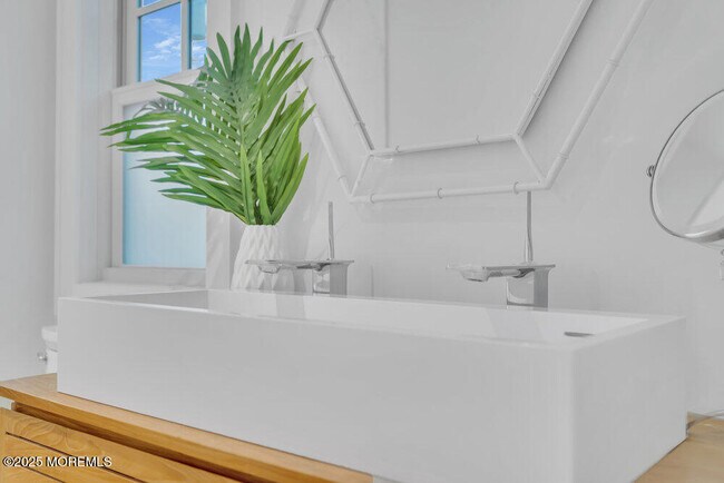 Building Photo - 985 Ocean Ave