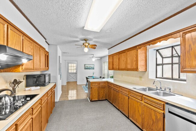 Building Photo - 12336 Perkins Rd