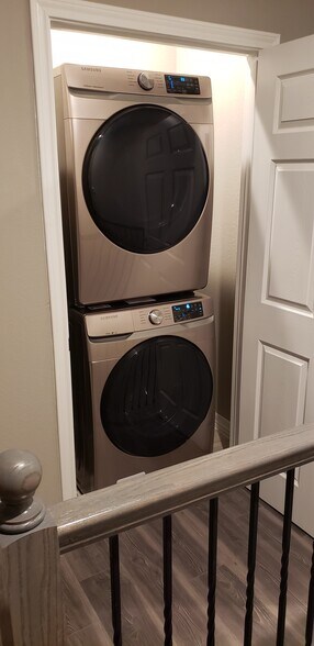 upstairs washer/dryer - 3128 Coal St