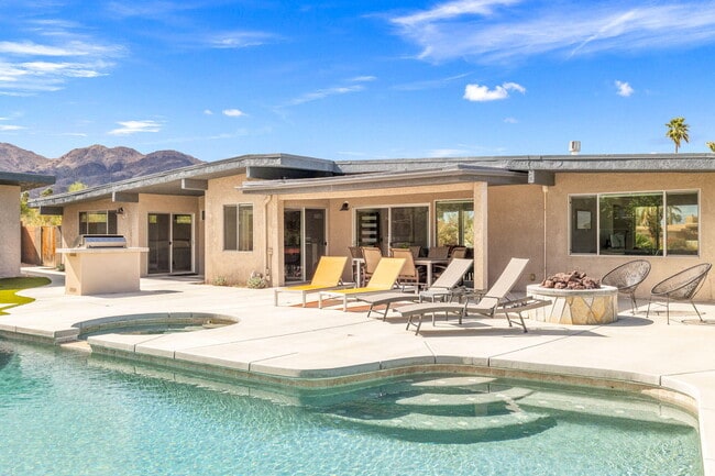 Building Photo - 73409 Little Bend Trail