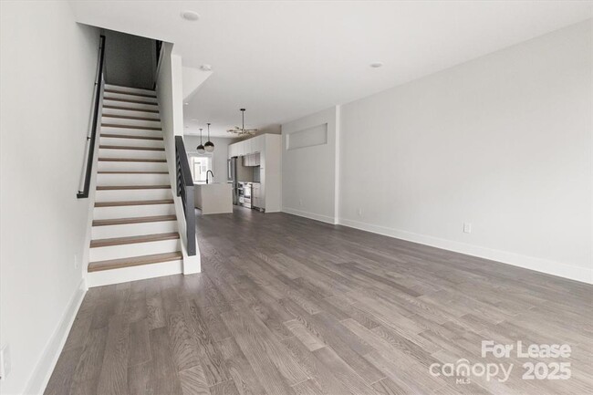 Building Photo - 1212 Minter Pl