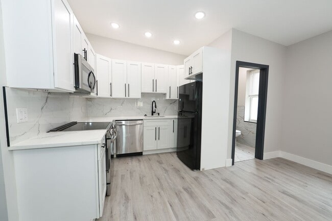 Building Photo - 3565 Kensington Ave