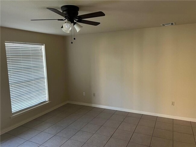 Building Photo - 126 Lakewood Dr