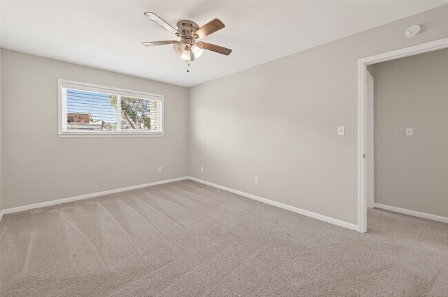 Building Photo - 10738 Briar Forest Dr