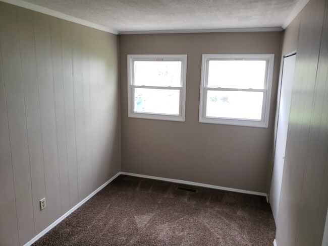 Building Photo - Charming 3-Bedroom Ranch Home on Corner Lo...