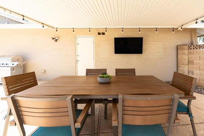 Building Photo - Tempe Beauty! 2199 Sq Ft 4 bedroom 2 bath ...