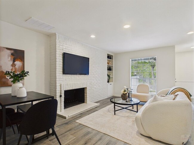 Building Photo - 6108 Shadow Valley Dr