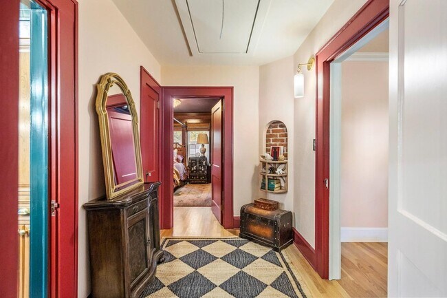 Building Photo - 821 Ingleside Ave