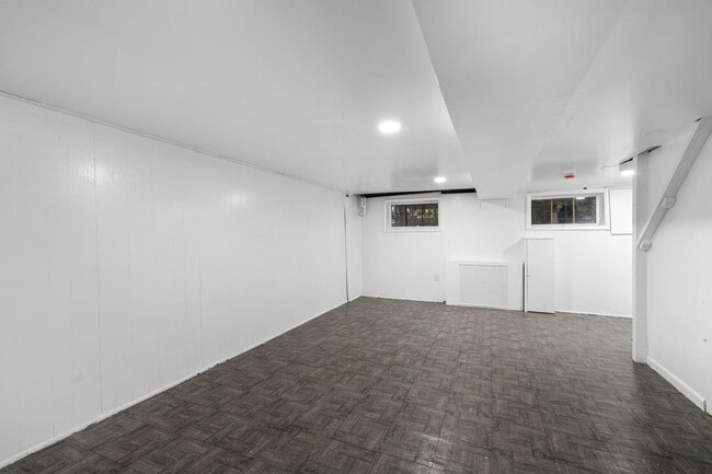 Building Photo - Newly Renovated 4BR/2BA - IMMEDIATE MOVE I...