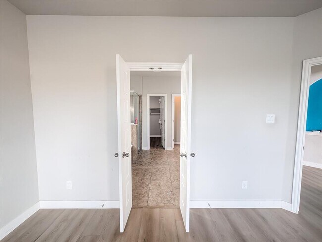 Building Photo - 3636 Mineral Dr