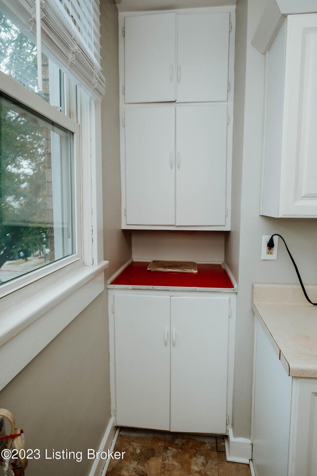 Building Photo - 2309 Wetstein Ave