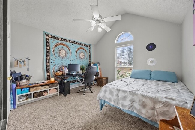 Building Photo - 703 Primrose Ln