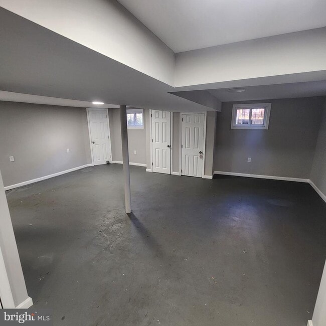 Building Photo - 6512 Hansford St