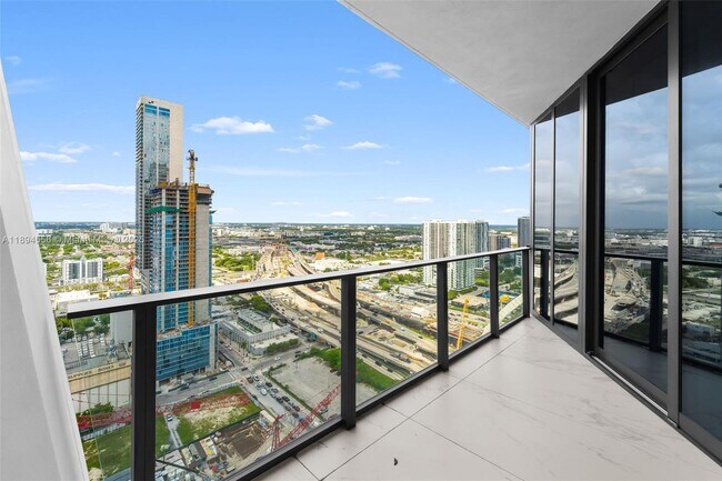 Building Photo - 1000 Biscayne Blvd