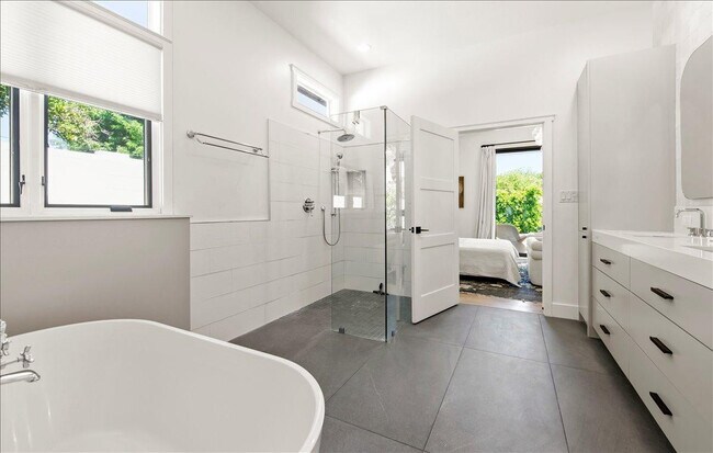 Building Photo - 3631 N 54th Ct