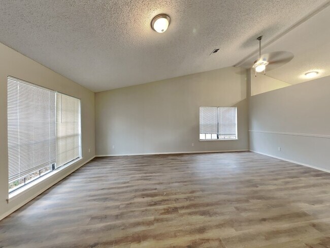 Building Photo - 1056 Twin Falls Dr