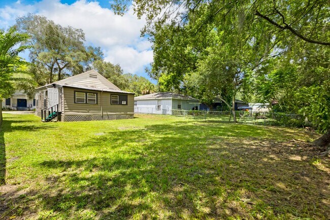Building Photo - 3 bedroom with large yard $1525.00 ** Read...