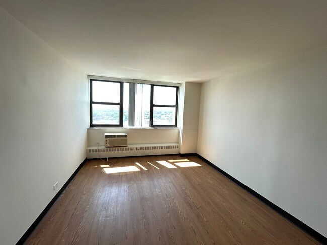 Building Photo - 7447 S South Shore Dr