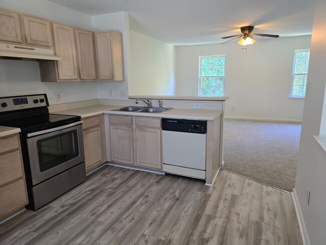 Building Photo - Spacious 3-Bedroom Split Level in Durham c...