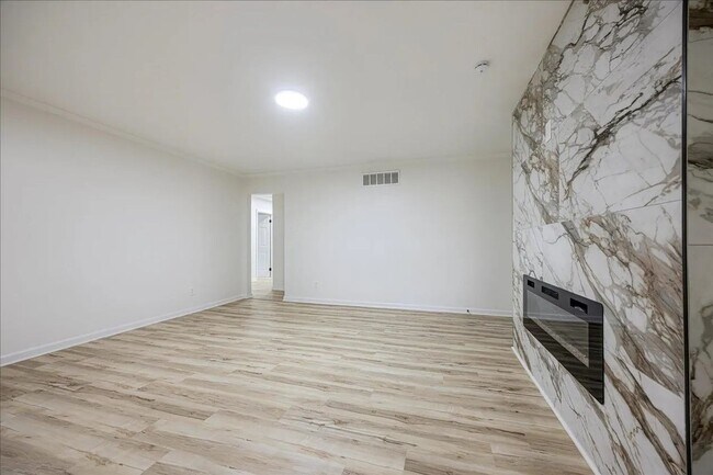 Building Photo - Newly Renovated Home for Rent in Great and Quiet Neighborhood!