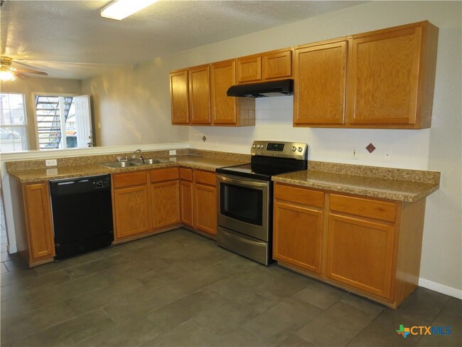 Building Photo - 1602 Dugger Cir