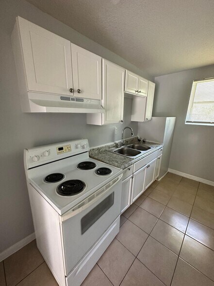 Building Photo - 1579 W 23rd St