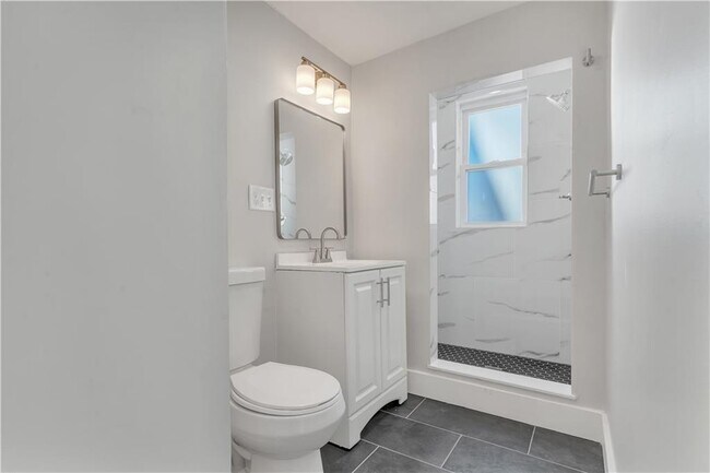 Building Photo - 382 Orms St