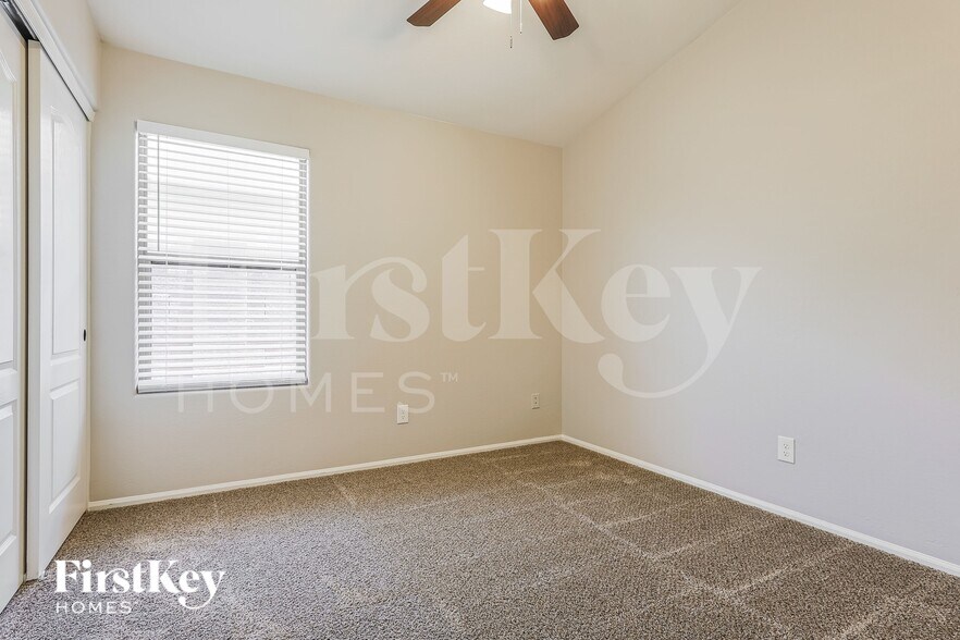 Building Photo - 4225 E Coal St