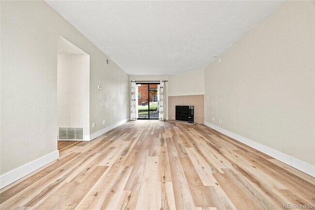 Building Photo - 433 Wright St