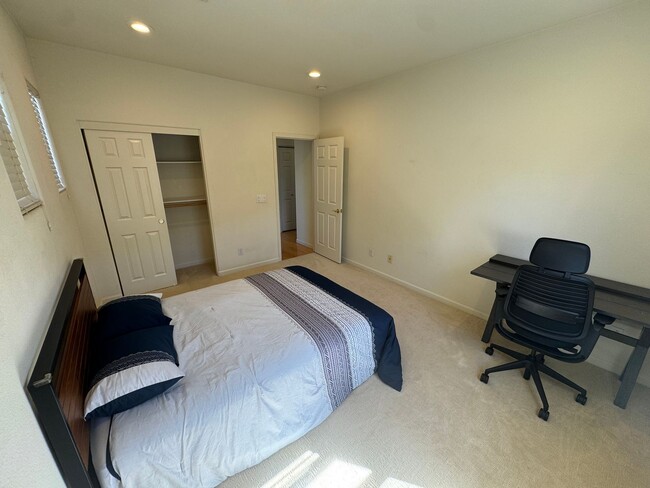 Building Photo - San Jose Communication Hills Luxurious 2 b...