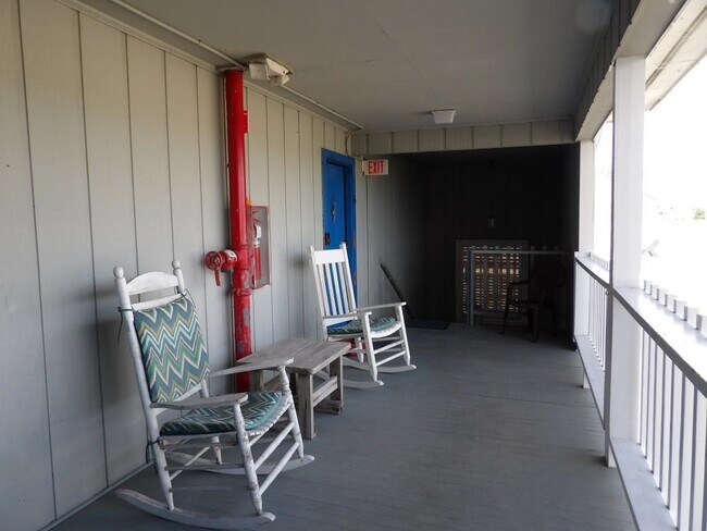 Building Photo - 4005 S Ocean Blvd