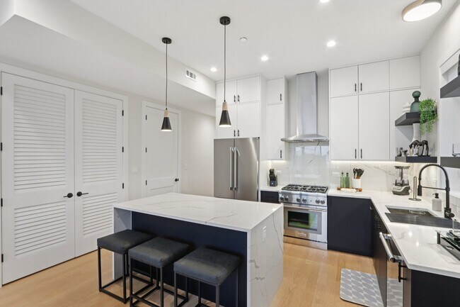 Building Photo - 4119 N Ashland Ave