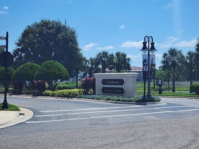 Building Photo - Beautiful and Modern 4 bed 3.5 Bath Townho...