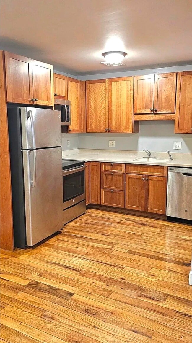 Building Photo - 28 E Grand Ave