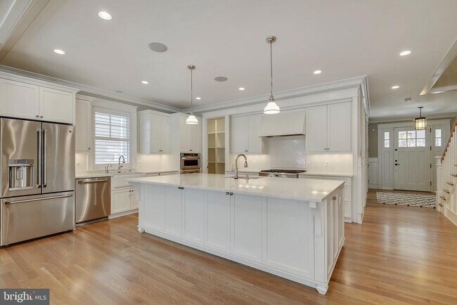 Building Photo - 8703 Bradmoor Dr