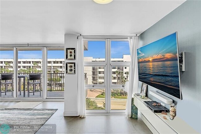 Building Photo - 525 N Ocean Blvd