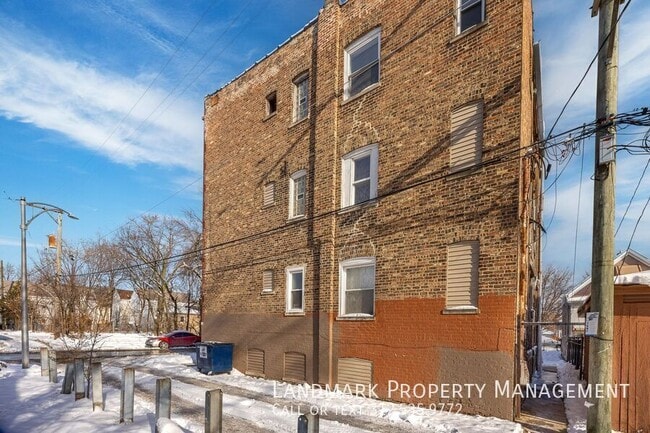 Building Photo - 1843 W 54th St